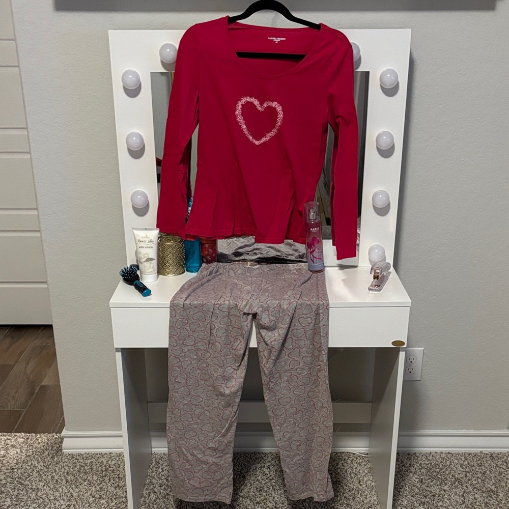 Heart Print Womens Pajamas Set - Red and Gray